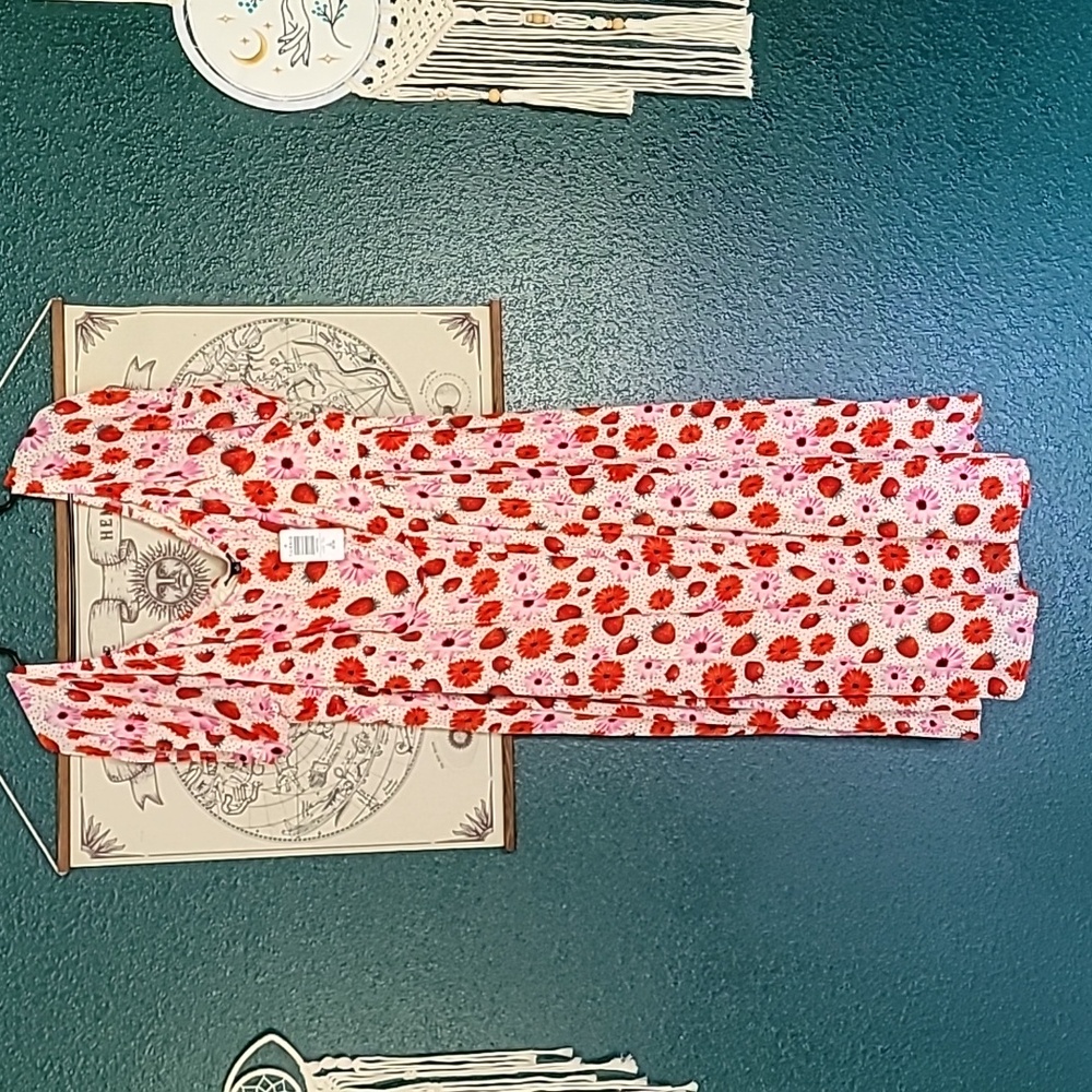 Retro Chic Strawberry/Daisy Off Shoulder Dress - Picture 4 of 8